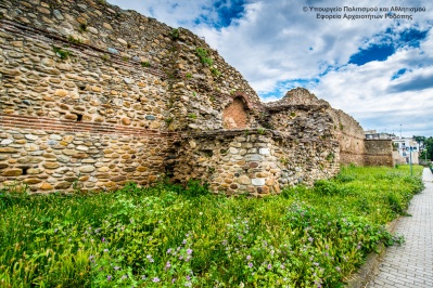 Крепост и византийски стени в Комотини