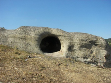 Θρακικός πέτρινος τάφος - χωριό Mazhentsi