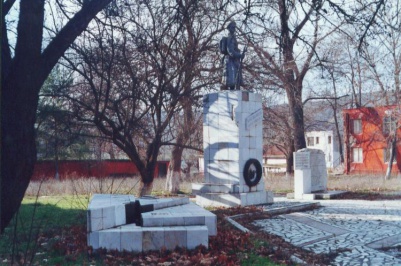 Паметник на убитите опълченци и костница - Крумовград